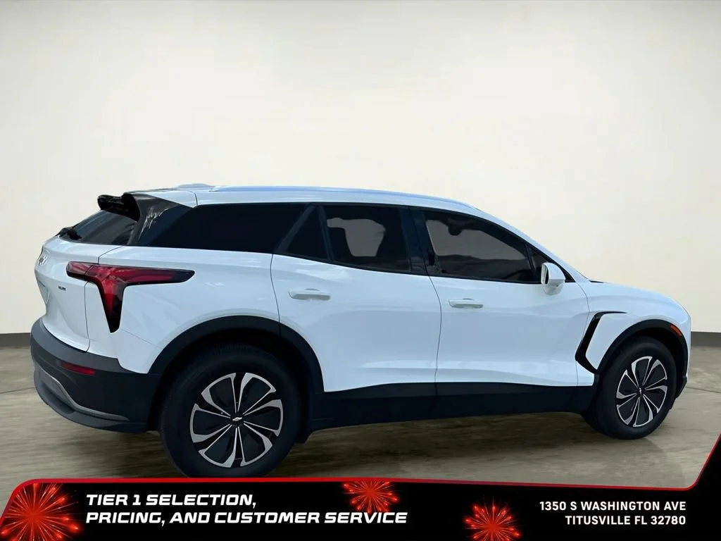 Used 2024 Summit White Chevrolet LT image 10