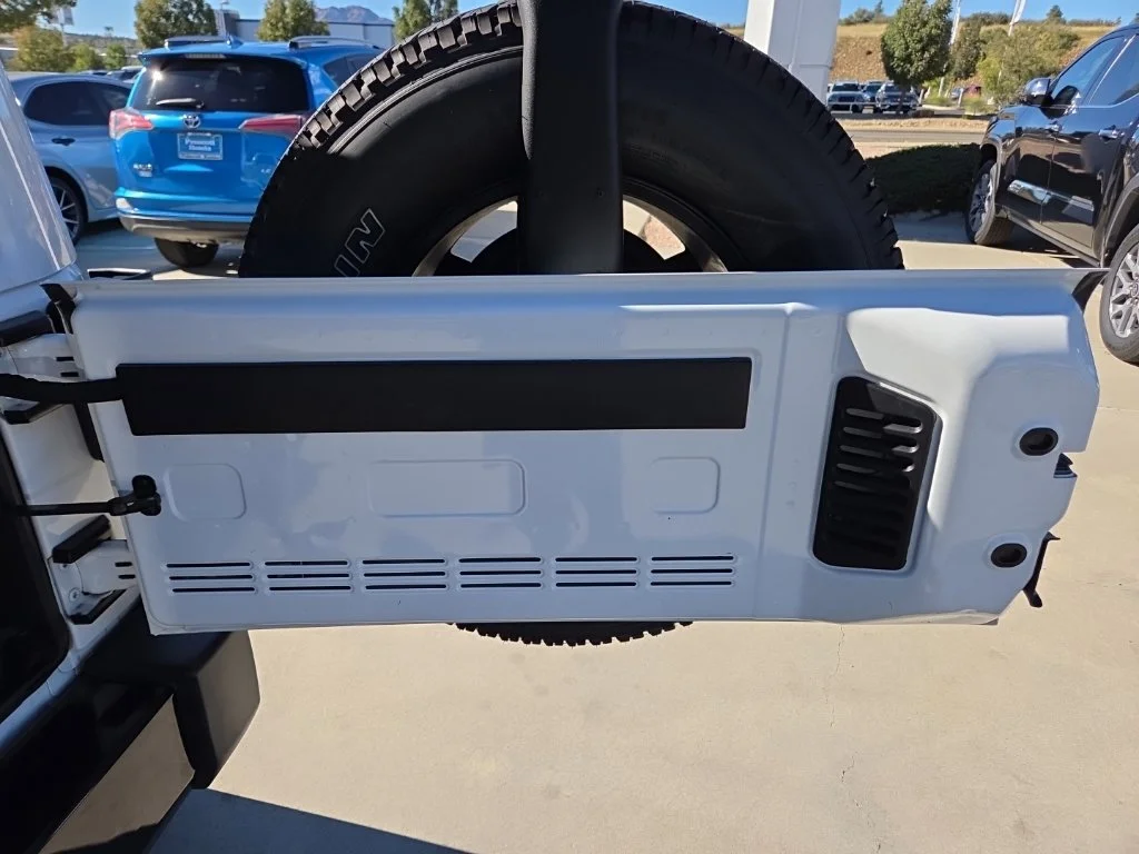 Used 2017 White Jeep Unlimited Sahara image 15