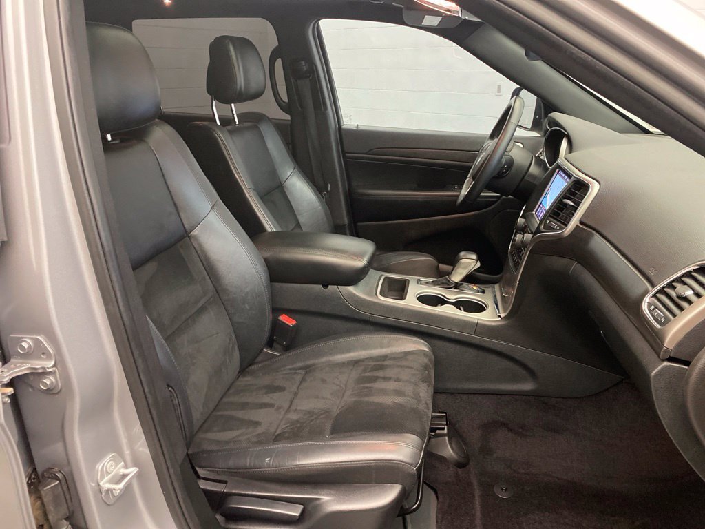 Used 2018 Silver Jeep Altitude image 24