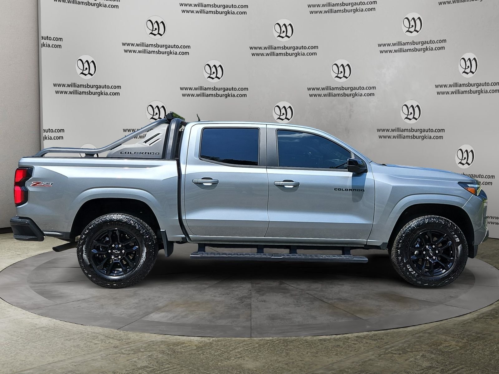 Used 2025 Gray Chevrolet Z71 image 6