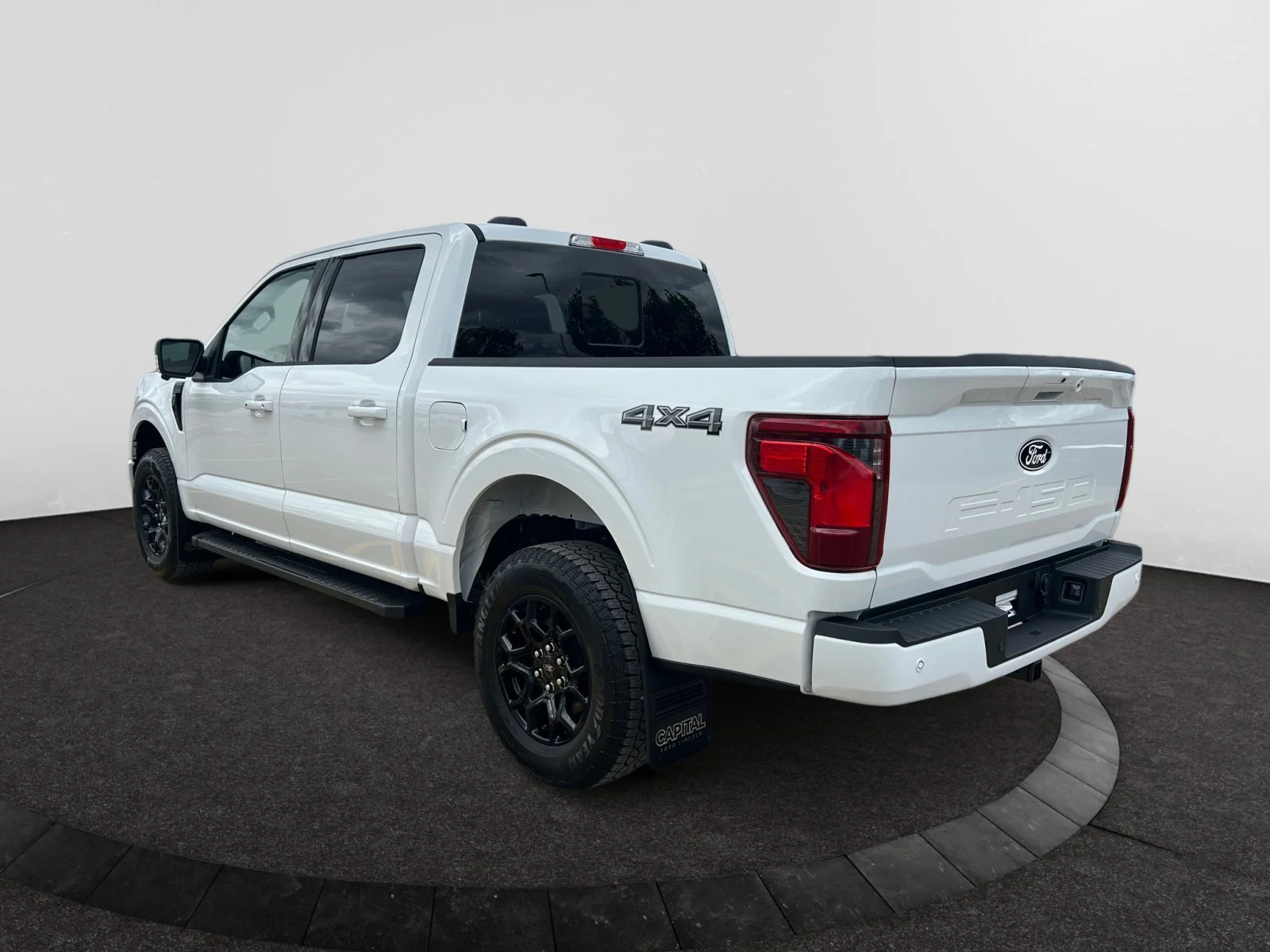 New 2026 Oxford White Ford XLT image 3