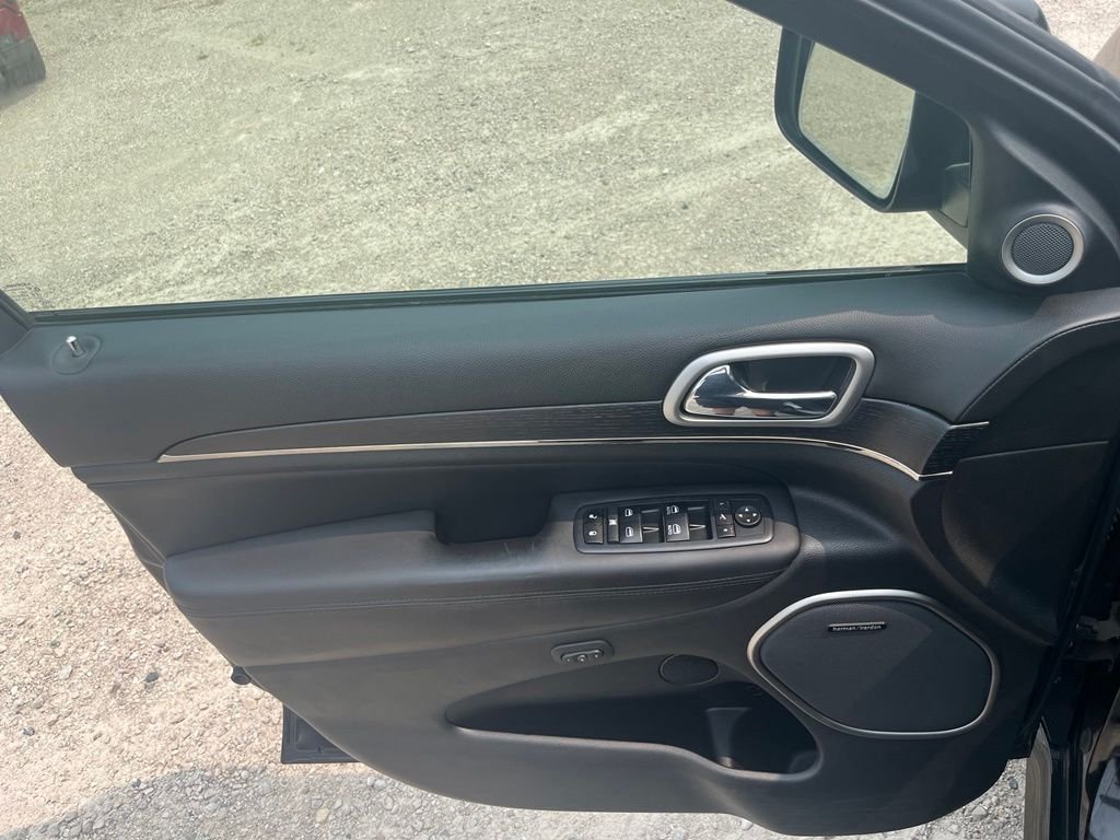 Used 2018 Diamond Black Jeep Overland image 17