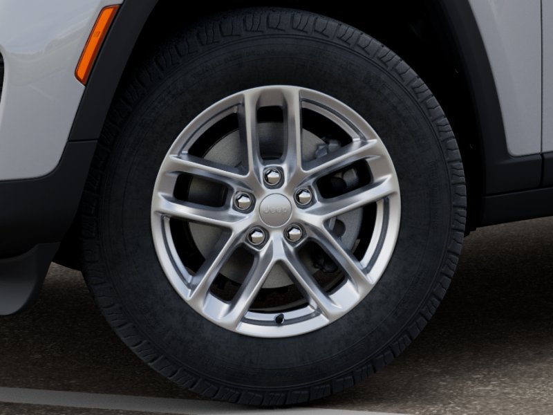 New 2026 Bright White Clear-Coat Exterior Paint Jeep Laredo image 34