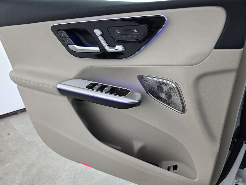 New 2027 Polar White Mercedes-Benz GLC 300 image 16