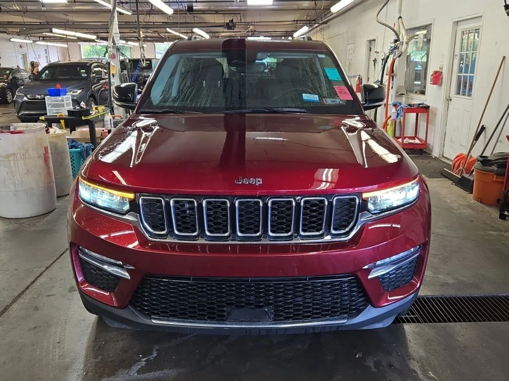 Used 2023 Velvet Red Pearlcoat Jeep Limited image 2