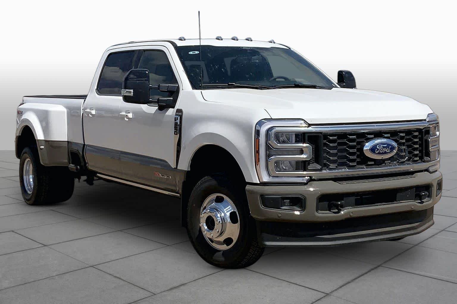 New 2026 Star White Metallic Tri-Coat Ford F-350® King Ranch® image 2