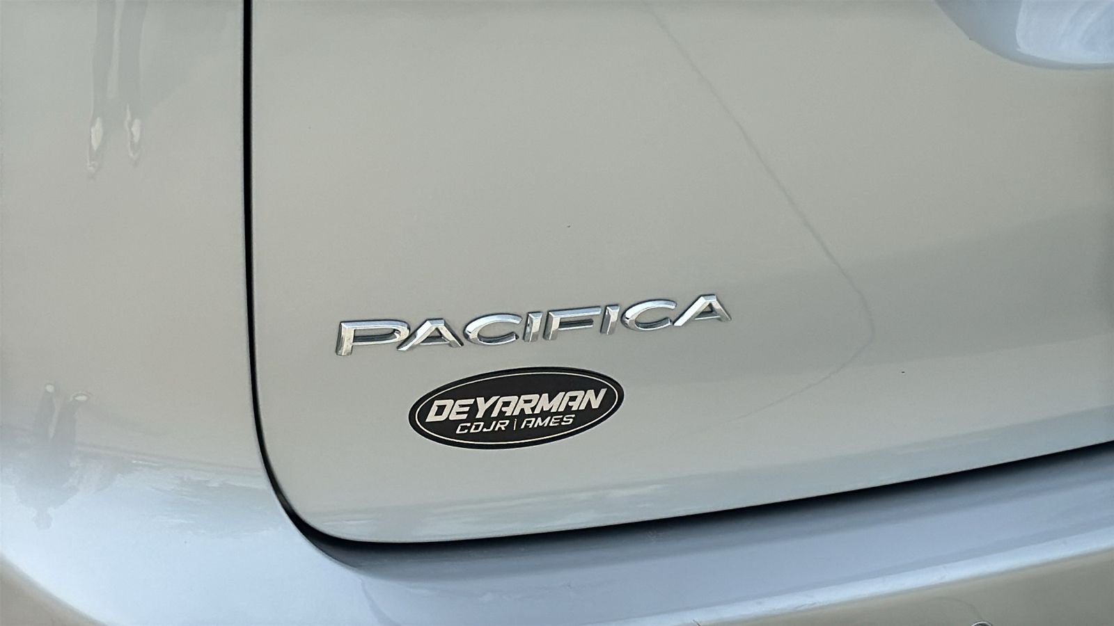 Used 2024 Silver Chrysler Touring L image 9