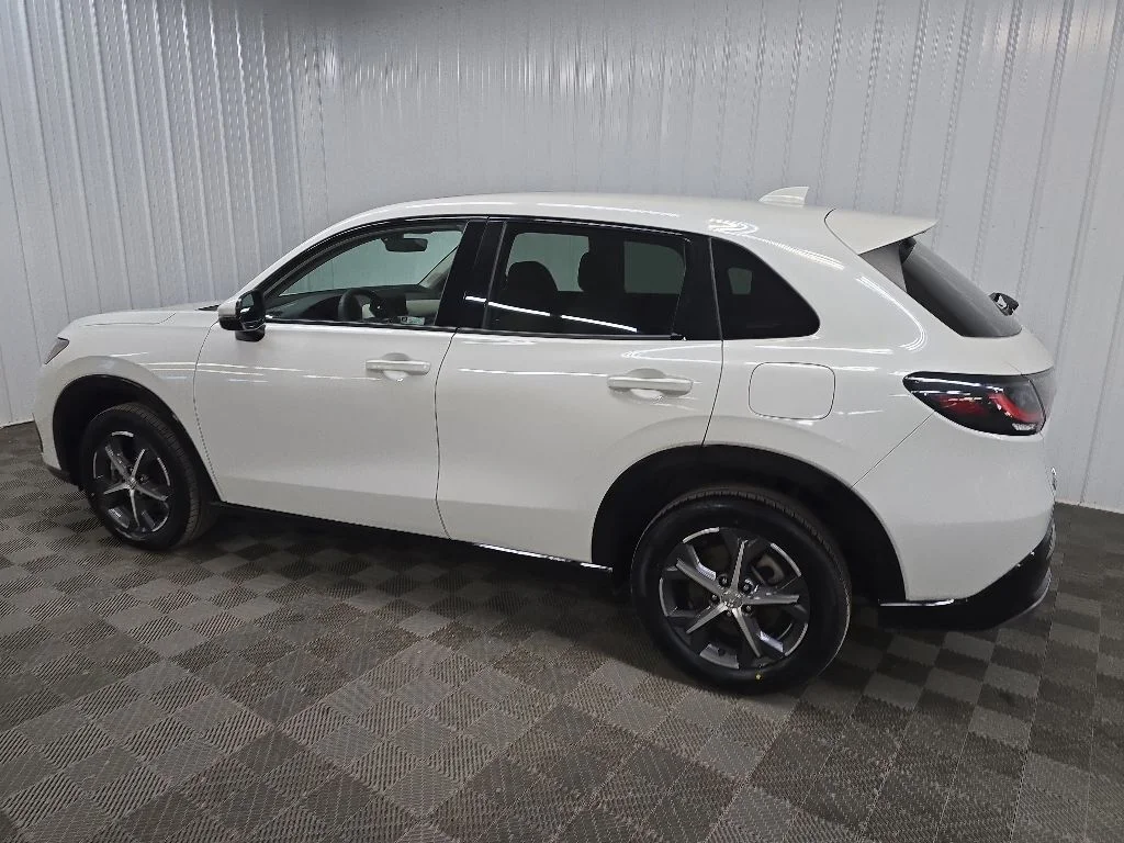 Used 2024 White Honda EX-L image 4