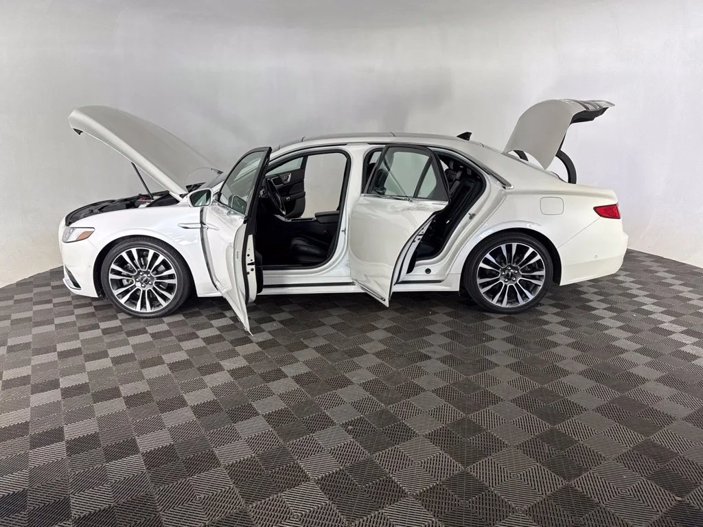 Used 2018 White Lincoln Select image 10