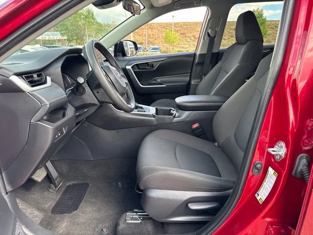 Used 2025 Pearl Toyota LE image 5