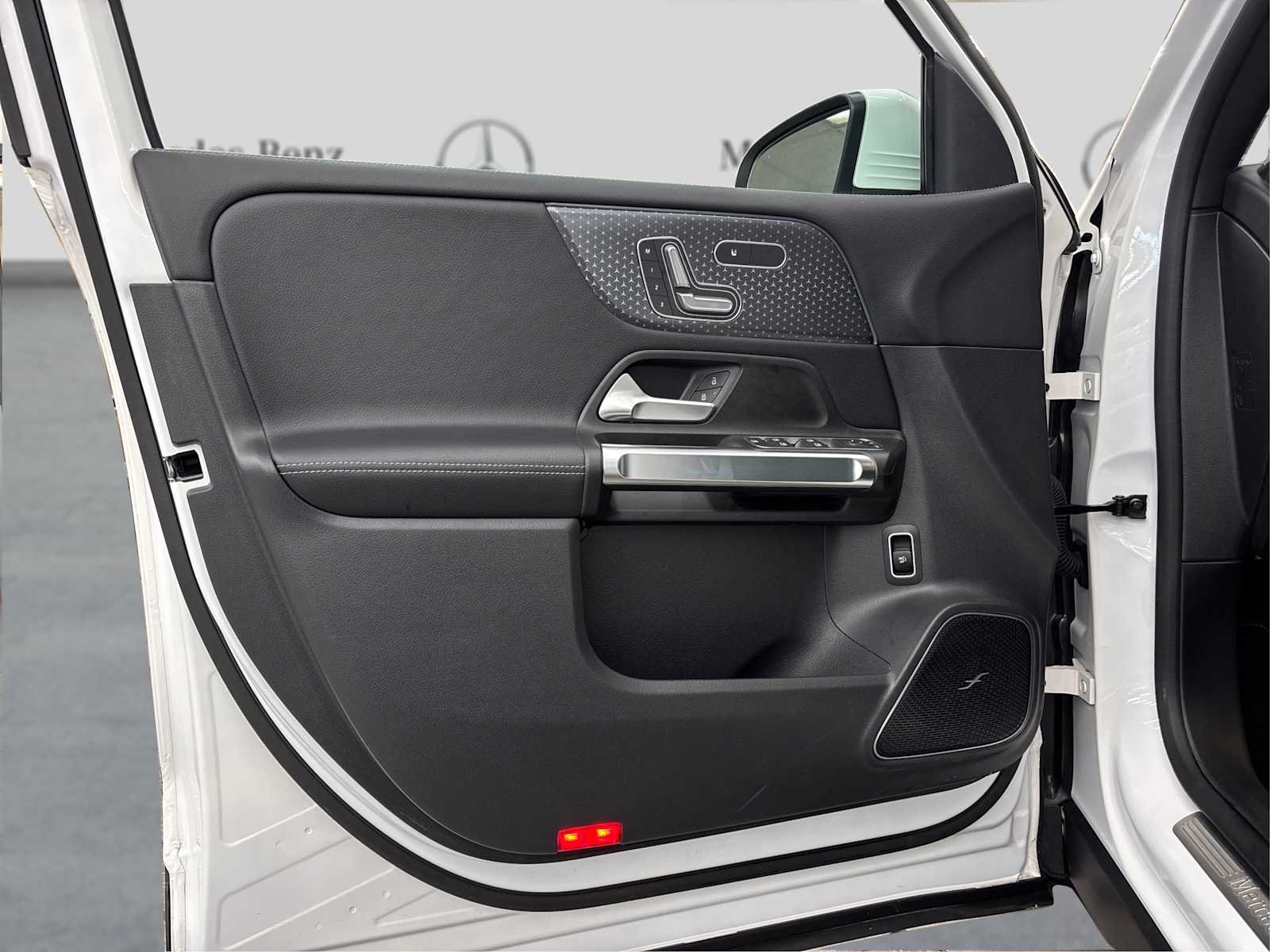 Certified Used 2025 Polar White Mercedes-Benz GLB 250 image 21
