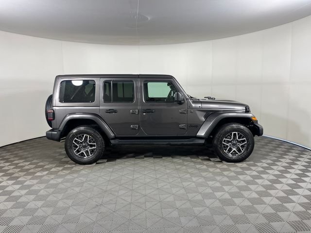 New 2026 Granite Crystal Metallic Clear-Coat Exterior Paint Jeep Sahara image 4