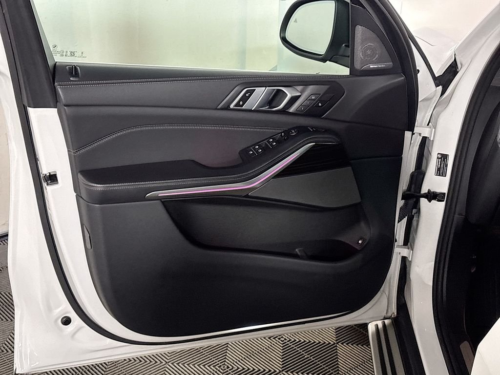 Used 2025 Alpine White BMW xDrive50e image 10