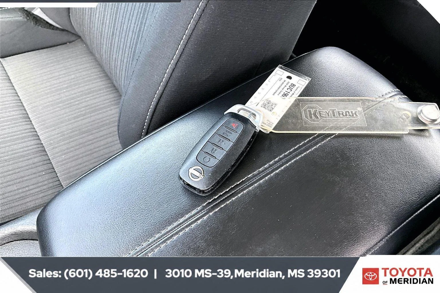 Used 2024 Rosewood Metallic Nissan SV image 9