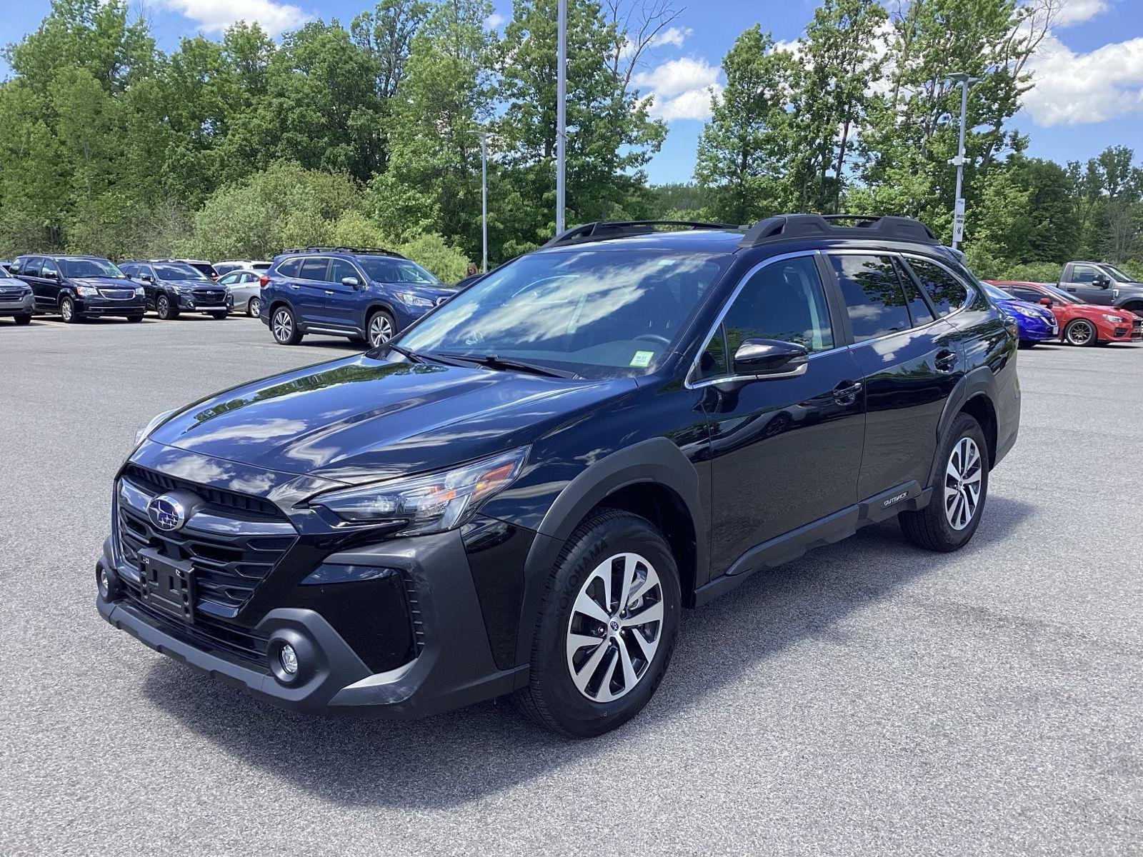 Used 2025 Crystal Black Silica Subaru Premium image 3
