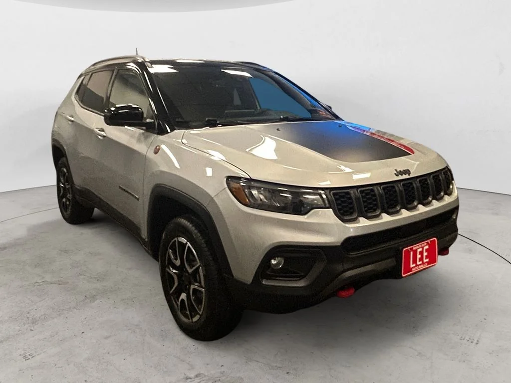 Used 2025 Silver Zynith Jeep Trailhawk image 7