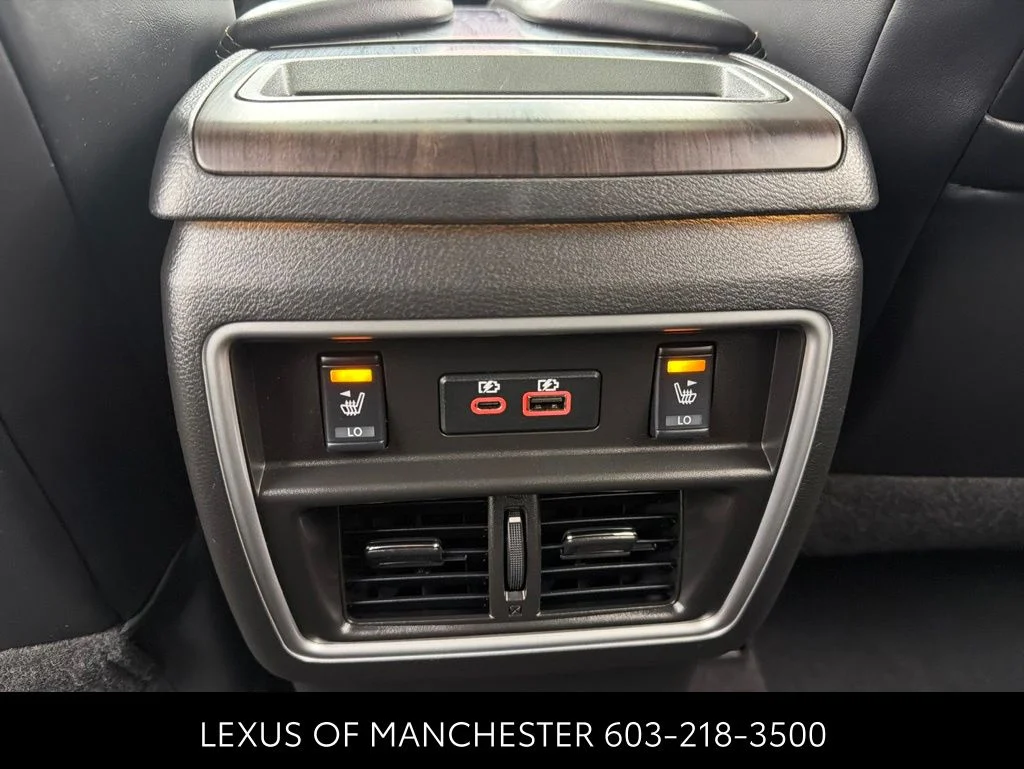 Used 2021 Gray Nissan Platinum image 6