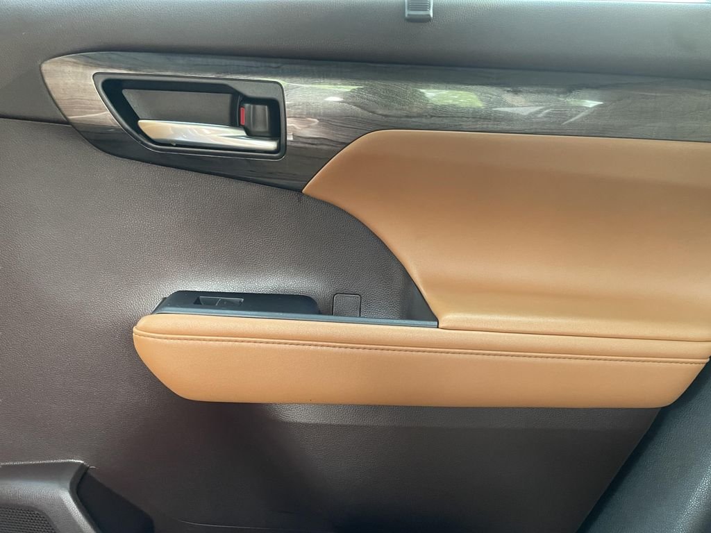 Used 2022 Black Toyota Platinum image 16