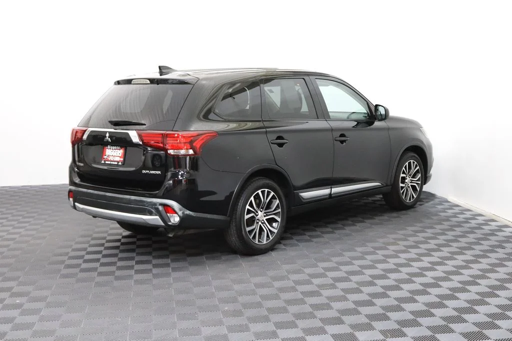 Used 2018 Black Mitsubishi ES image 12