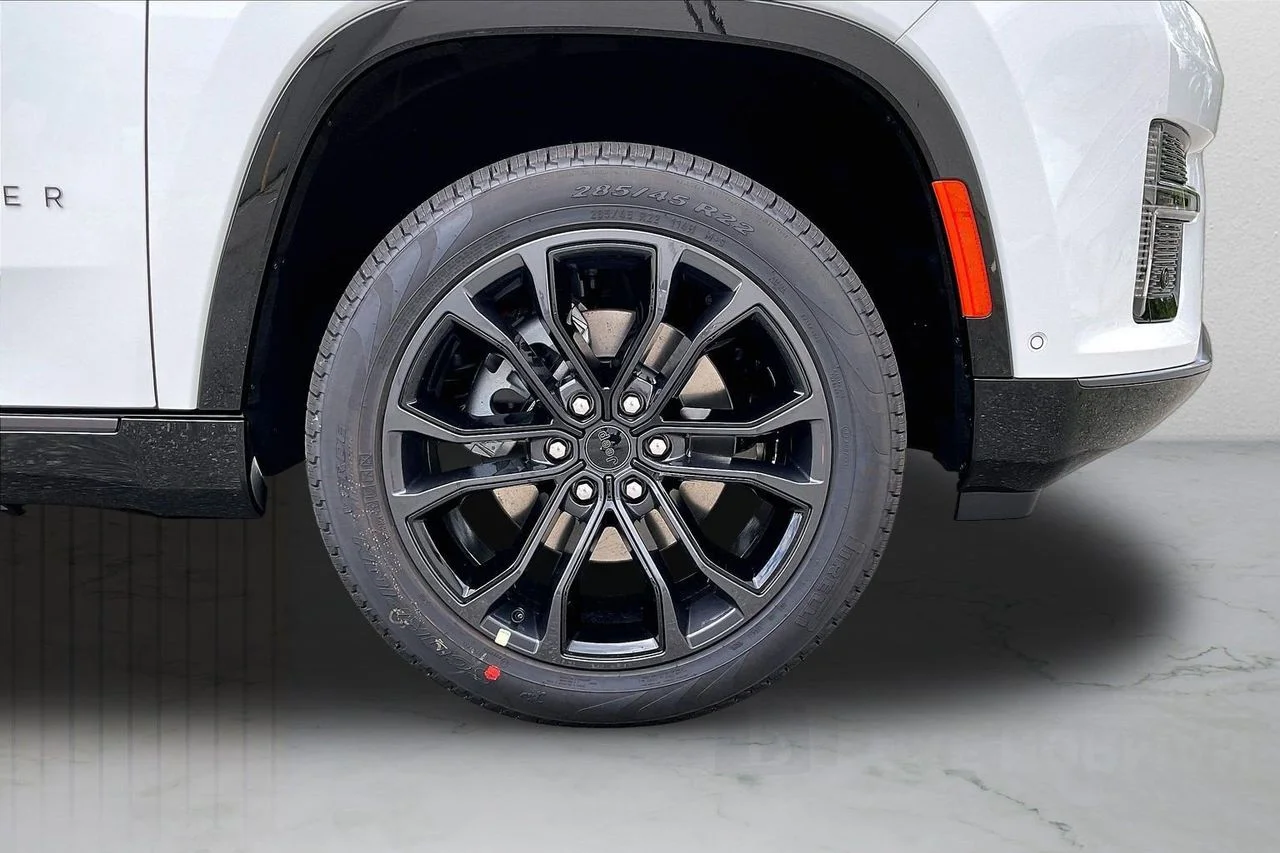 New 2026 Bright White Clear-Coat Exterior Paint Jeep Summit Obsidian image 37