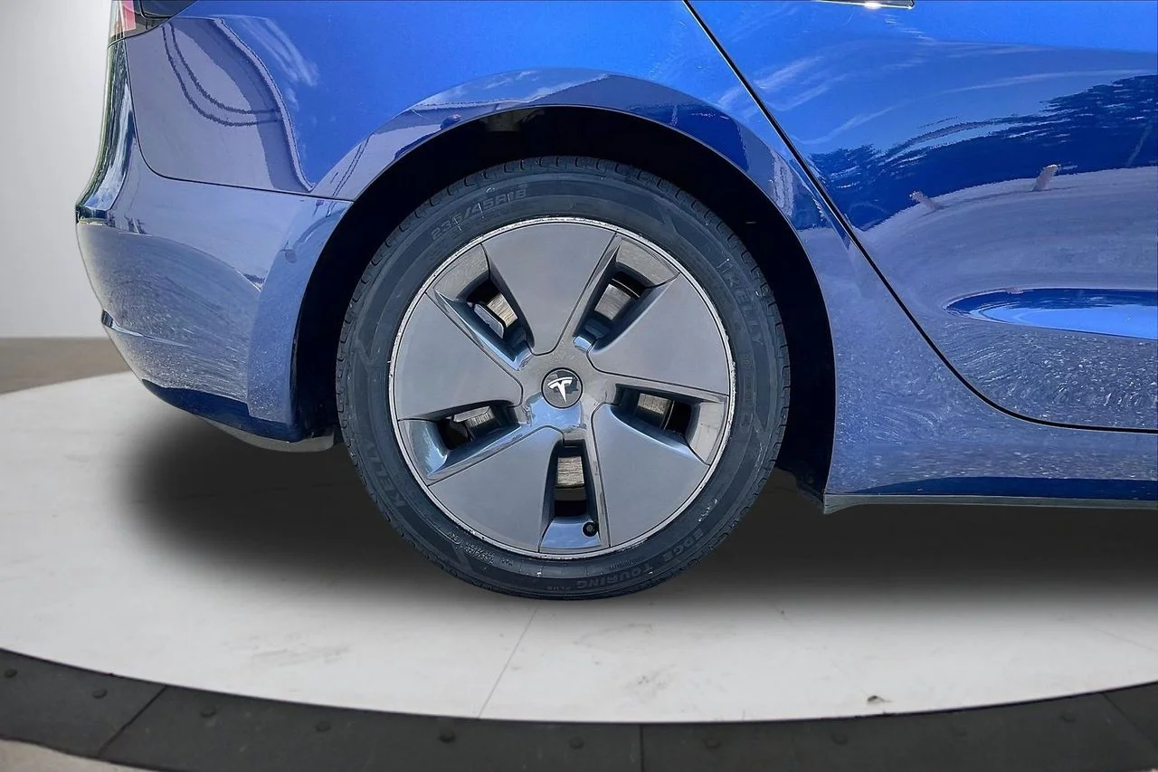 Used 2021  Tesla Standard Range Plus image 38