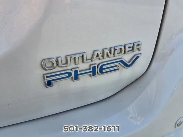 Used 2018 White Mitsubishi SEL image 14