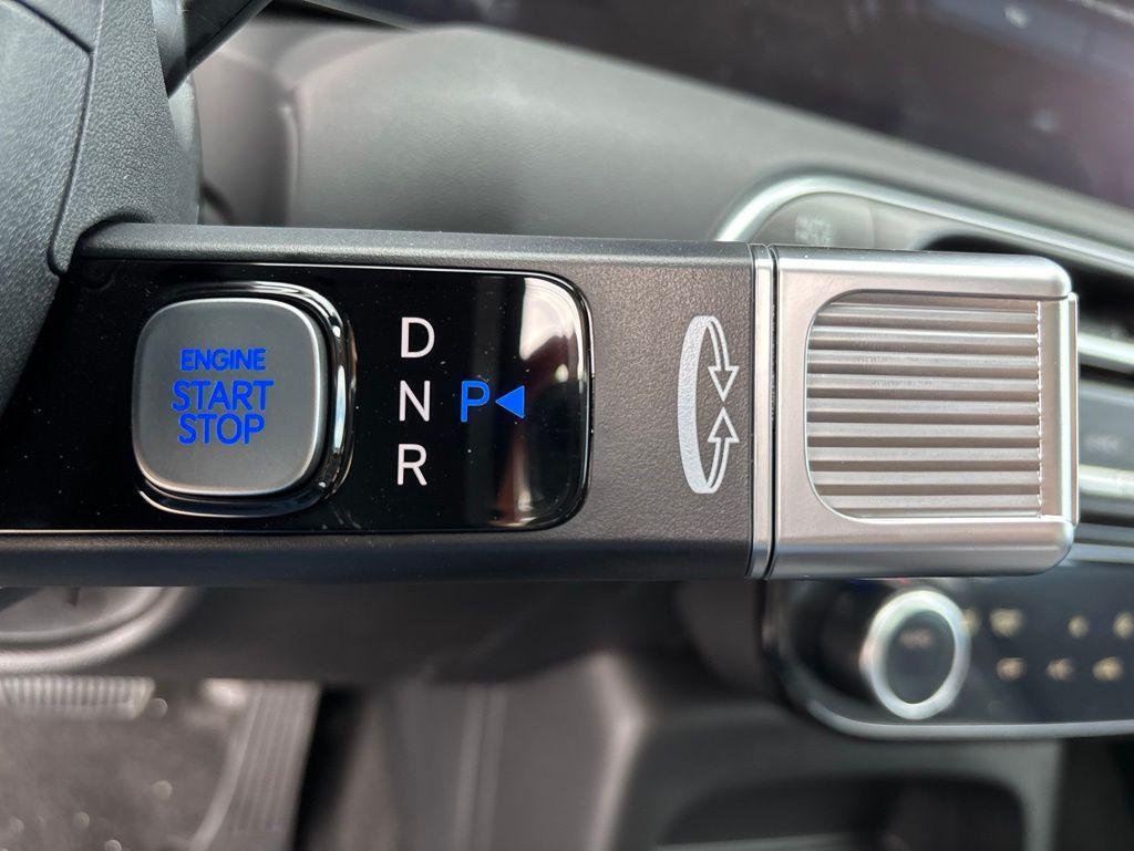 New 2026 White Pearl Hyundai Blue SEL 8P image 23
