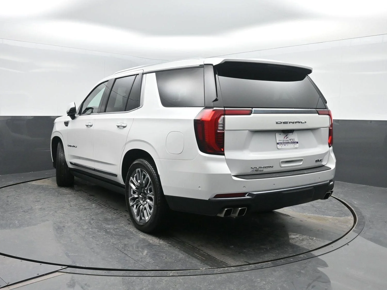Used 2025 White Frost Tricoat GMC Denali Ultimate image 53