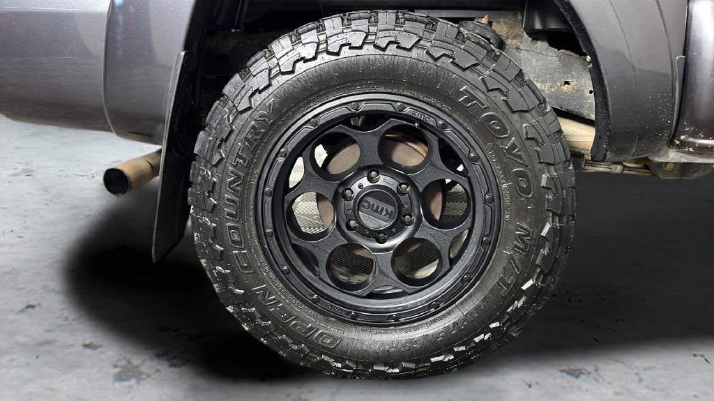 Used 2015 Gray Toyota Base image 39