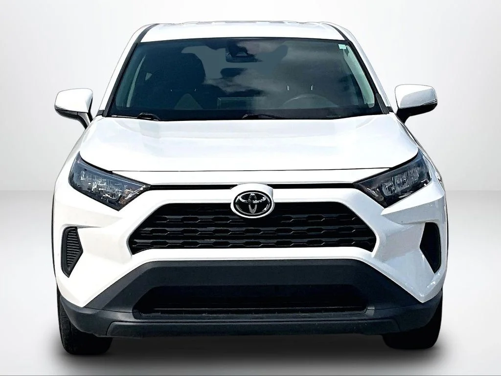 Used 2022 White Toyota LE image 4