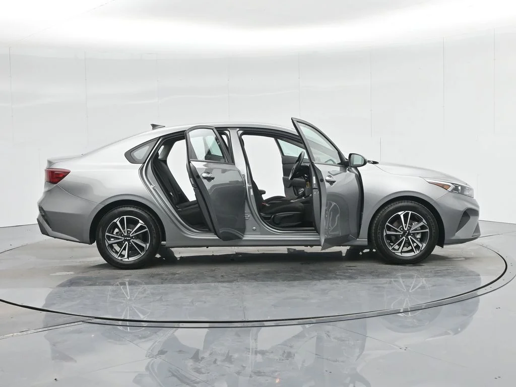 Used 2022 Gray Kia LXS image 34