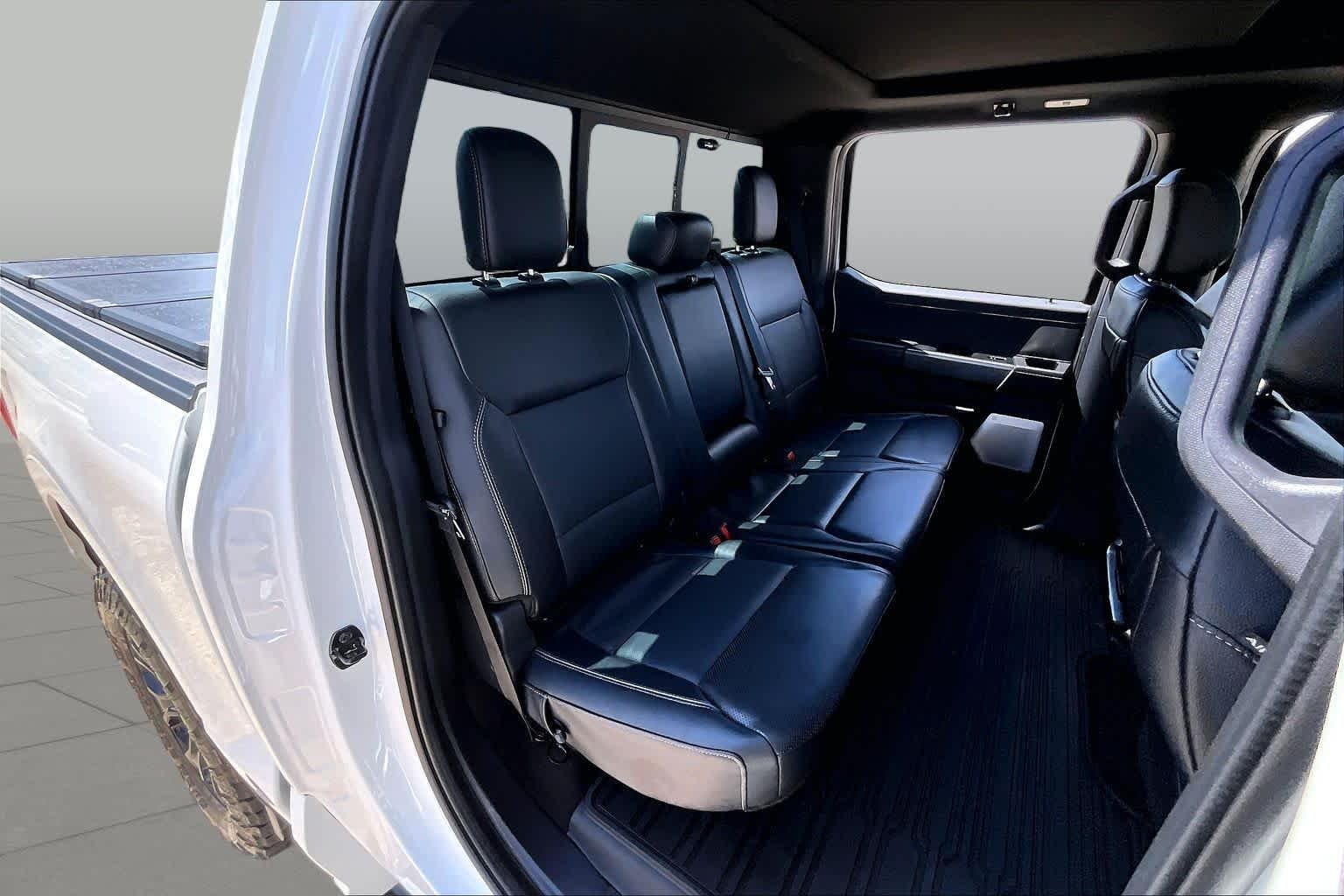 Used 2023 Star White Metallic Tri-Coat Ford LARIAT image 21