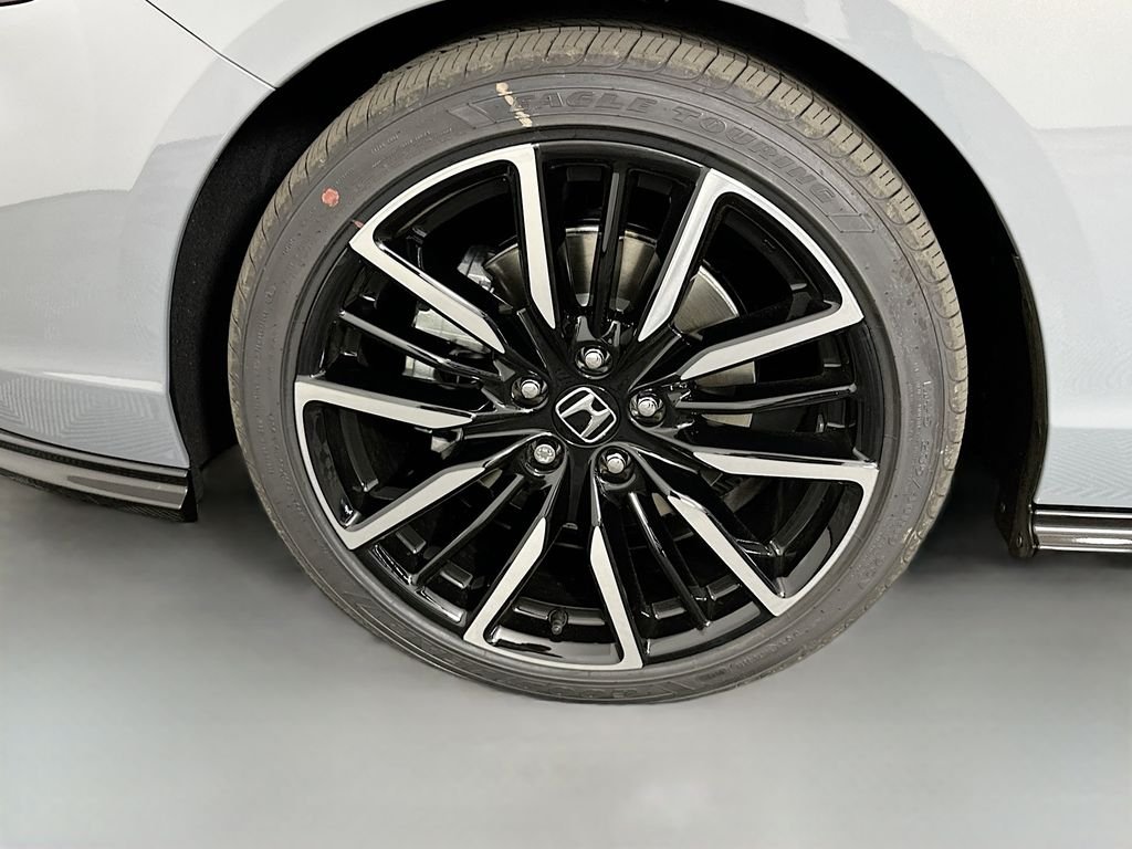 New 2026 Urban Gray Pearl Honda Touring image 32