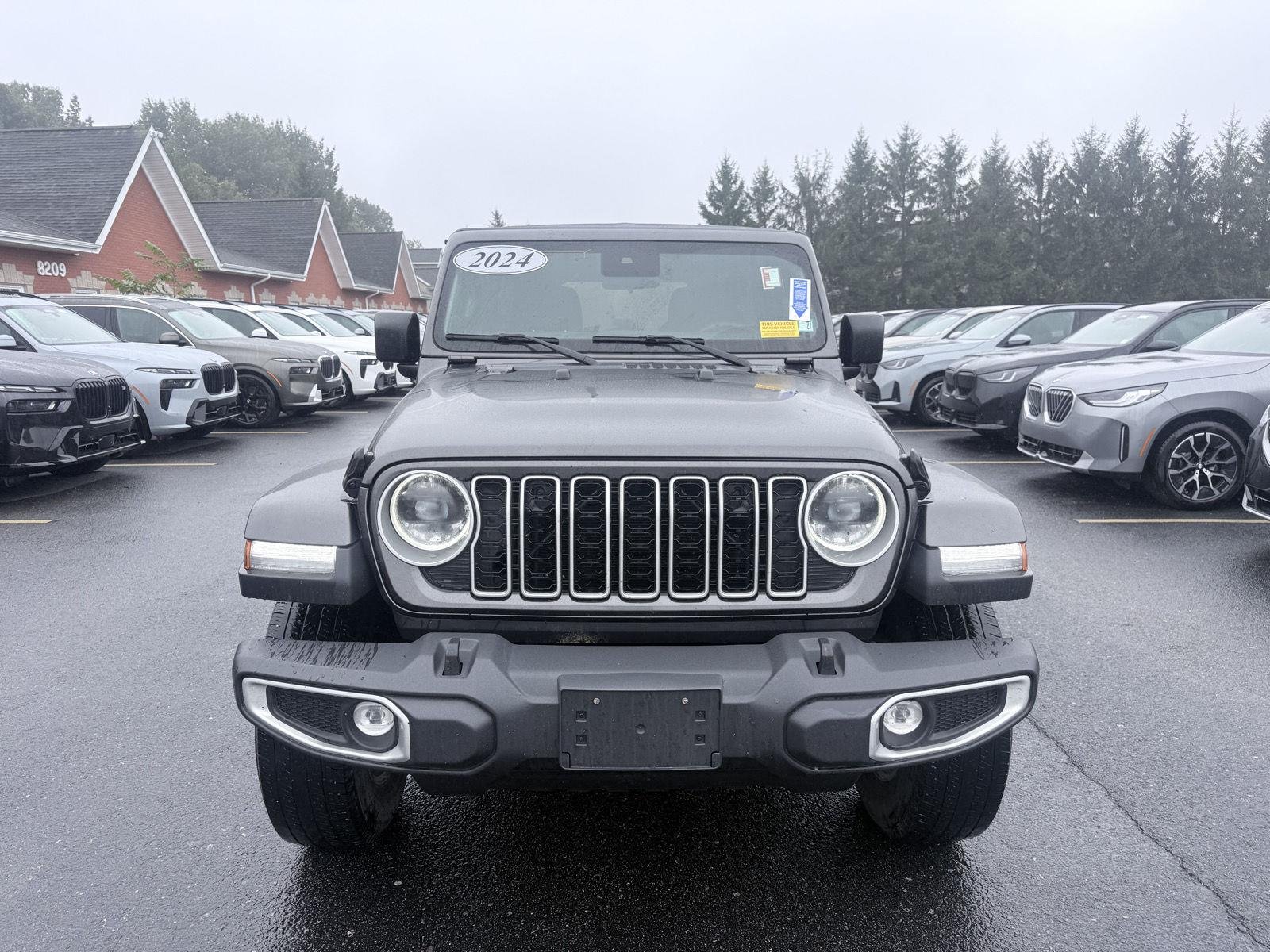 Used 2024 Granite Crystal Metallic Clearcoat Jeep Sahara image 2
