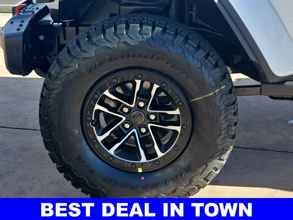 New 2026 Bright White Clear-Coat Exterior Paint Jeep Rubicon X image 35