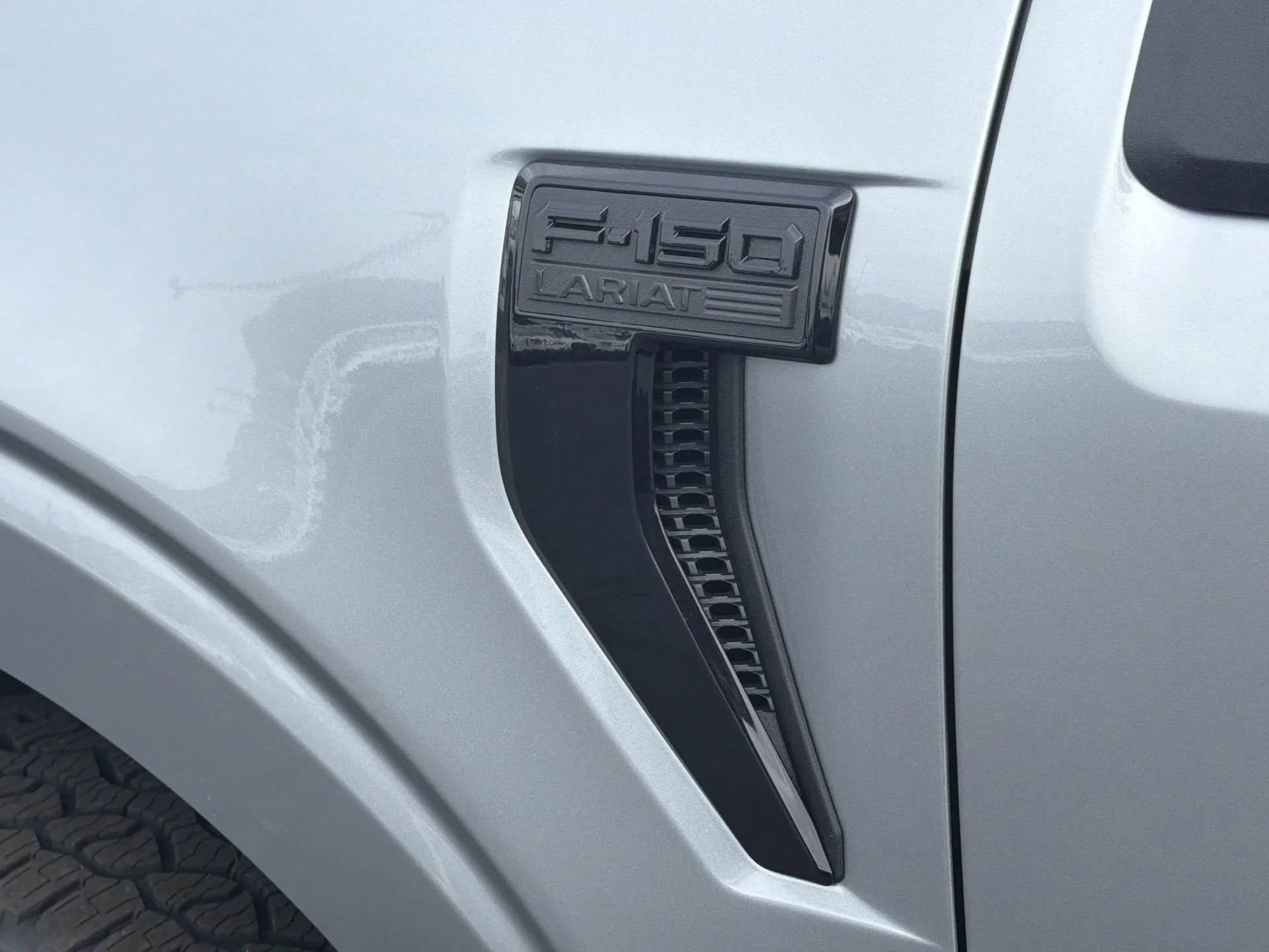 New 2026 Iconic Silver Metallic Ford Lariat® image 38