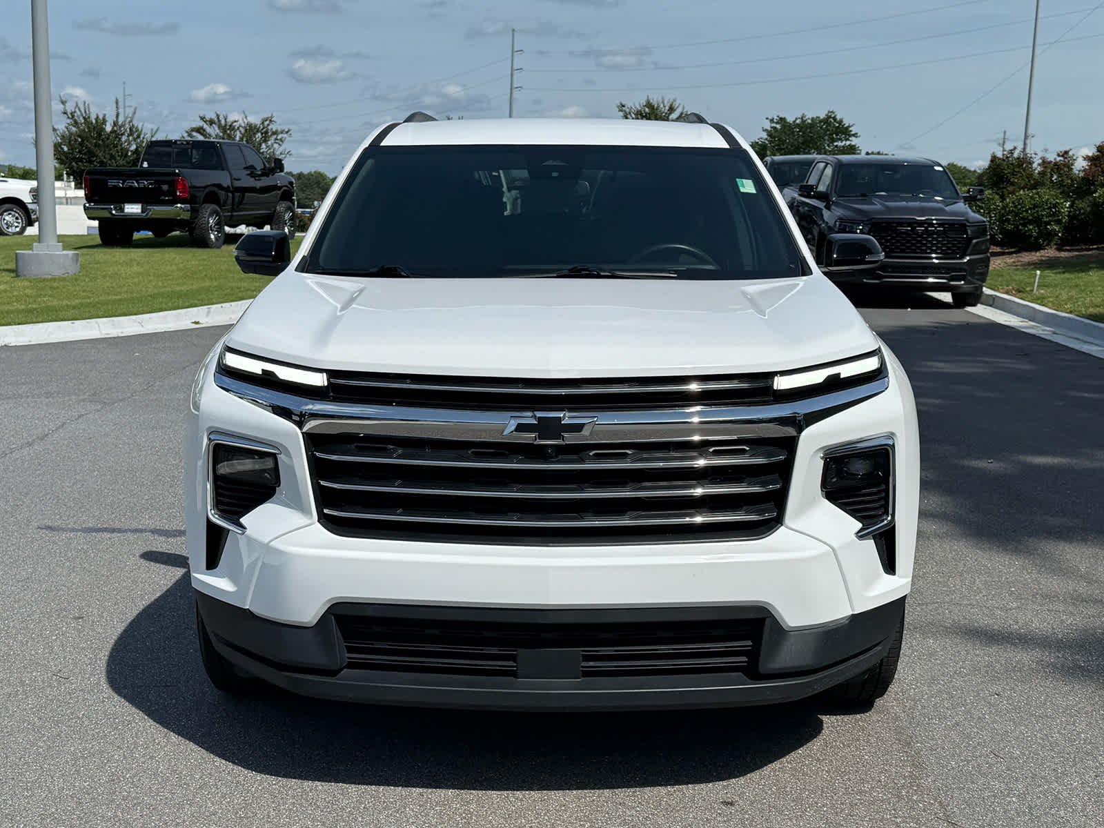 Used 2024 Summit White Chevrolet FWD LT image 8