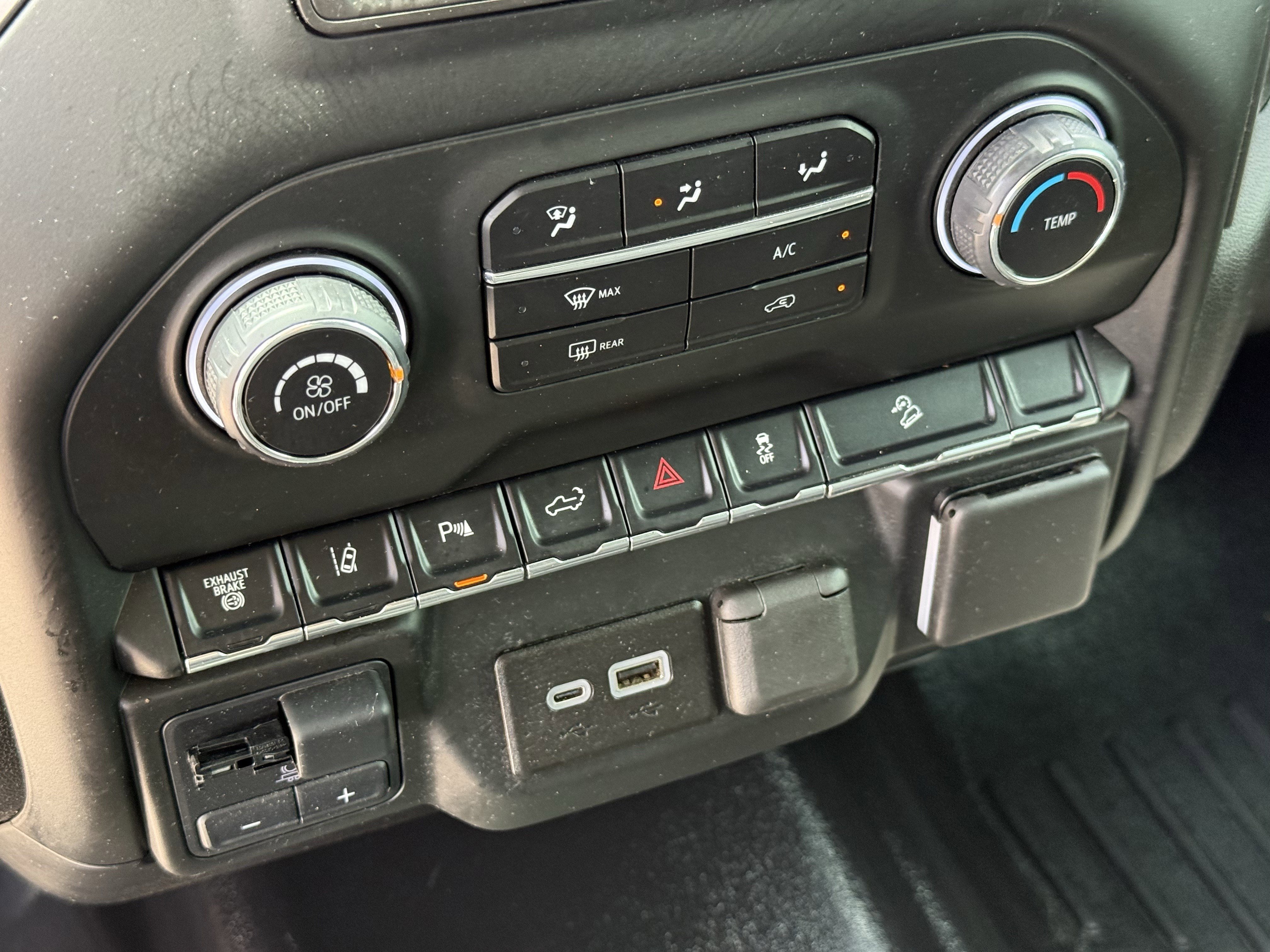 Used 2024 Slate Gray Metallic Chevrolet  image 19