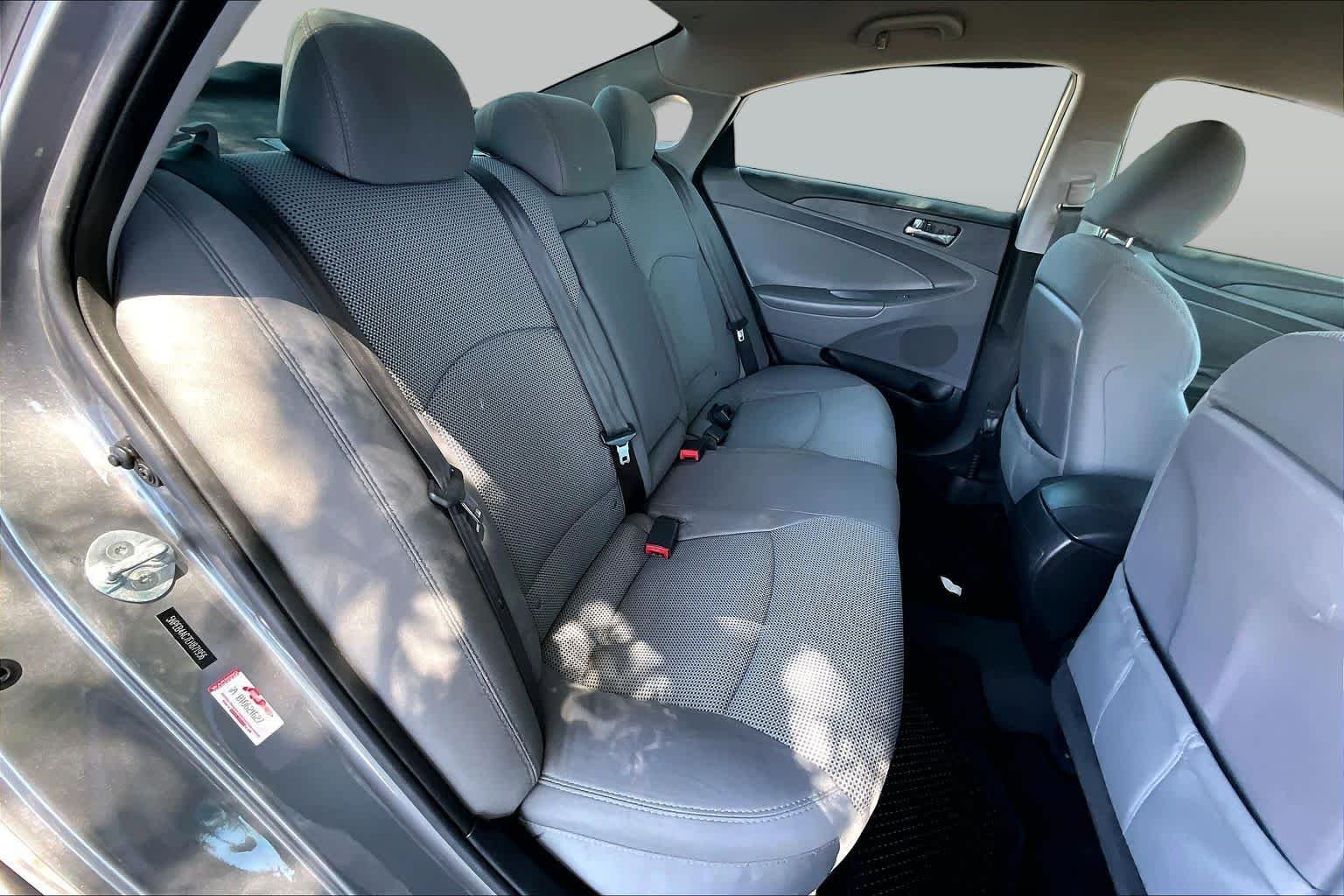 Used 2014 Harbor Gray Metallic Hyundai GLS image 20