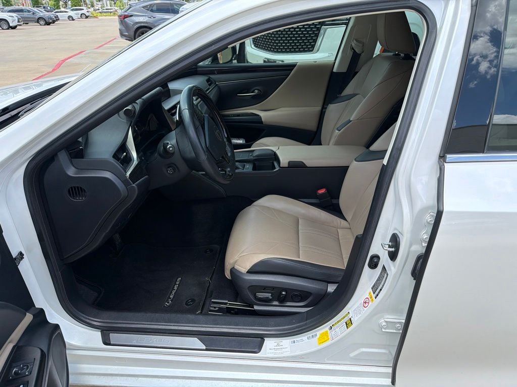 Used 2019 White Pearl Lexus 350 Luxury image 3