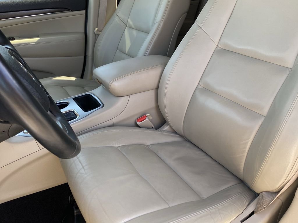 Used 2018 Bright White Clearcoat Jeep Limited image 11
