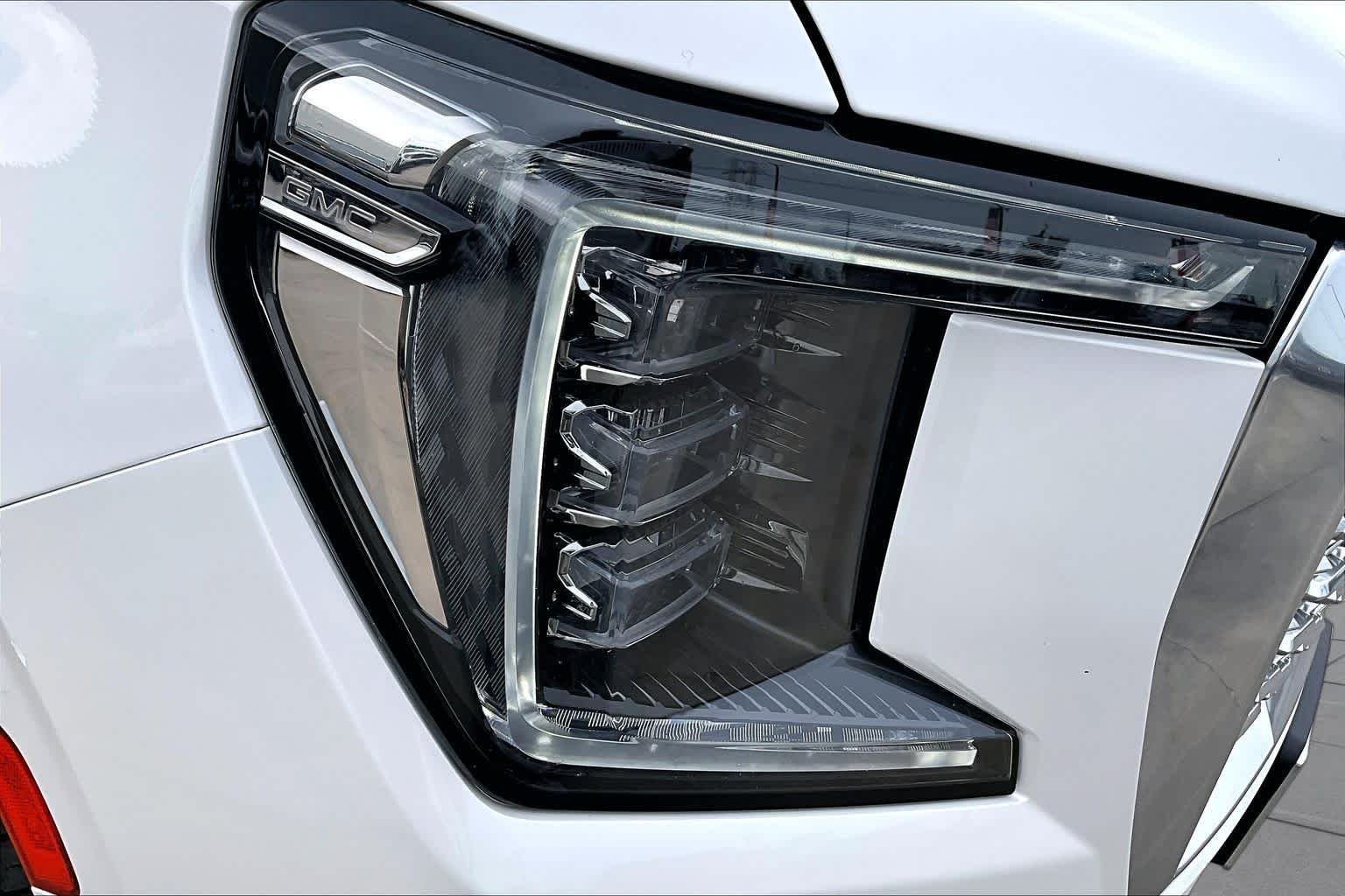Certified Used 2021 WHITE FROST TRICOAT GMC Denali image 28