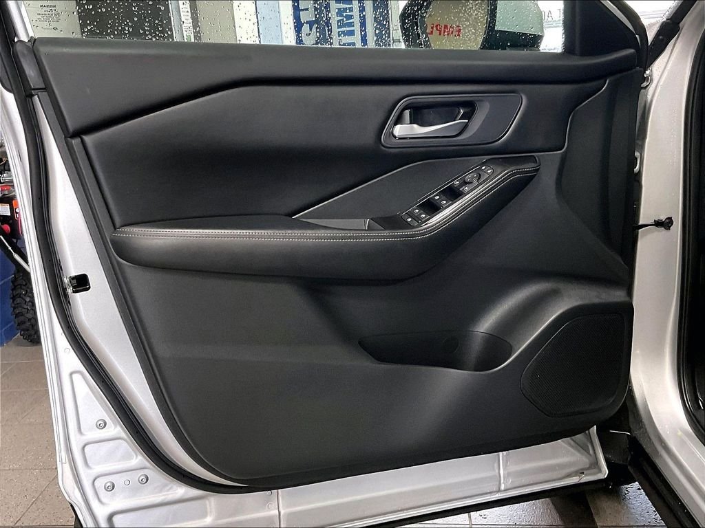 Used 2025 Silver Nissan SV image 9