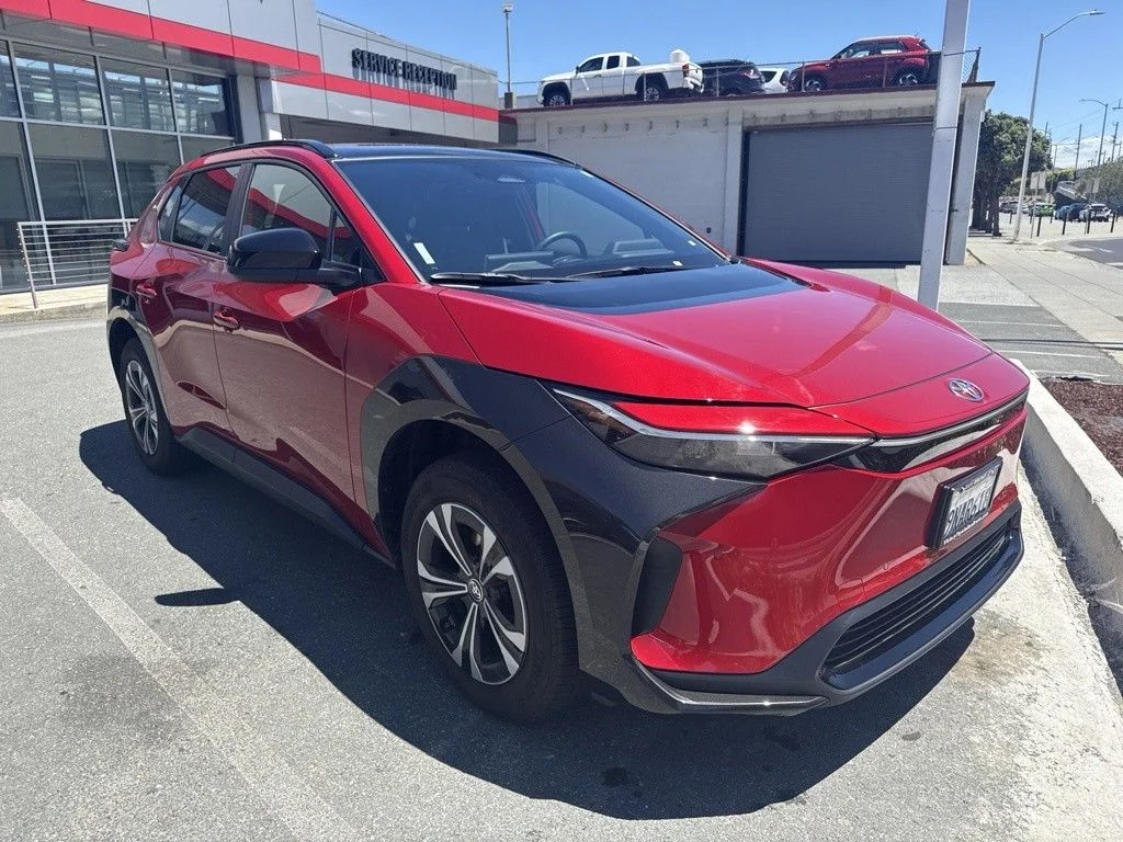 Used 2024 Red Toyota XLE image 10