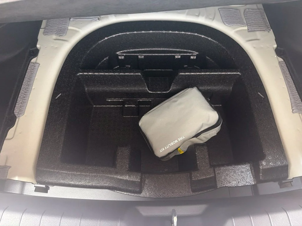 New 2027 Serenity White Hyundai Limited image 15
