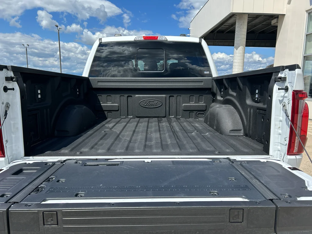 Certified Used 2025 Oxford White Ford LARIAT image 26