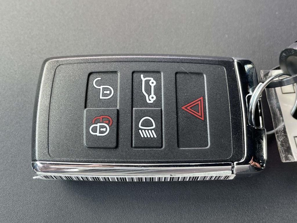 New 2026 Santorini Black Land Rover X-Dynamic SE image 41