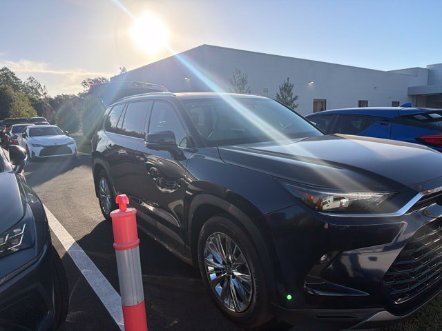 Used 2025  Toyota Platinum image 22
