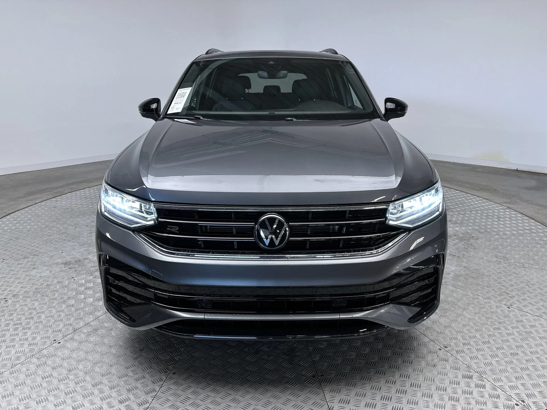 Used 2024 Platinum Gray Metallic Volkswagen SE R-Line Black image 28