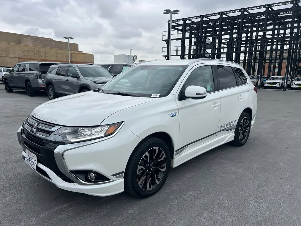 2018 Mitsubishi Outlander SEL PHEV S-AWC's photo